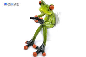 “VVGIFTS Cute Frog Figurine – Funny Resin Frog Sculpture Sitting on Toilet, Home & Office Decor, Desk, Tabletop, Bathroom Ornament, Gift for Friends & Family”